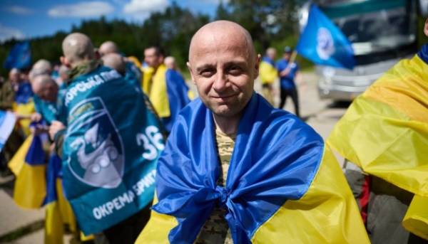 Служба безпеки України продемонструвала унікальні відеоматеріали з процесу обміну військовополоненими.