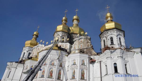 Національний банк спрямував 2 мільйони гривень на реставрацію Успенського собору та запустив кампанію для тих, хто бажає допомогти.