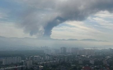 Безпілотники завдали масованої атаки на нафтосховище “Грушова” в місті Новоросійськ — знято на відео