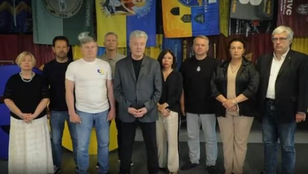 “Євросолідарність” виступає проти парламентських канікул і закликає до позачергового засідання для призначення всіх міністрів.