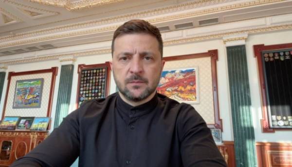 Україна має намір посилити свої дипломатичні зусилля з державами-сусідами, заявив глава держави.