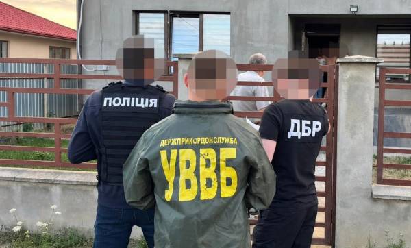 ДБР виявило правоохоронця на Закарпатті, котрий скористався службовим становищем для вивезення ухилянтів
