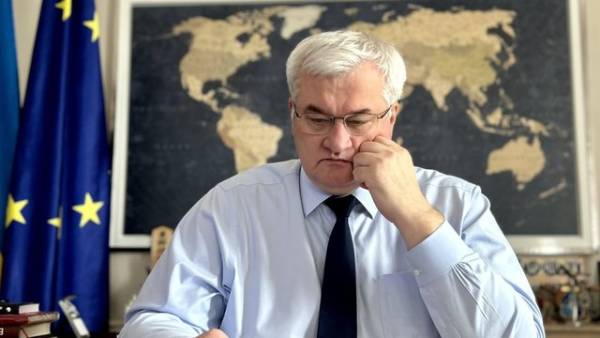 Сибіга здійснив перший телефонний дзвінок із новопризначеним міністром закордонних справ Сполученого Королівства Мілібандом.