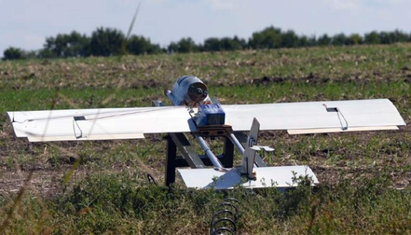 Російські військові тестують новий оптоволоконний безпілотник крилатого типу під назвою «Флеш».