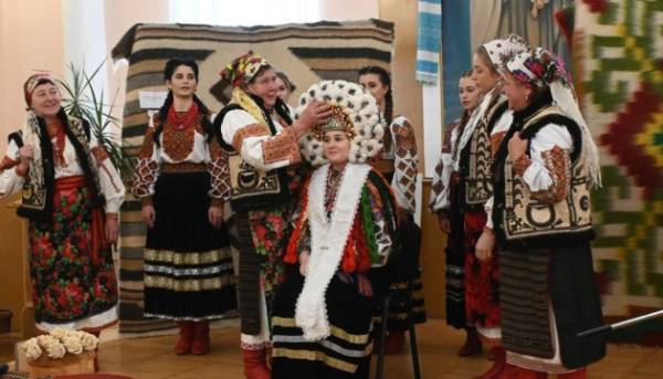 Виготовлення вінків з пір’я в карпатському селі включили до списку нематеріальної культурної…
