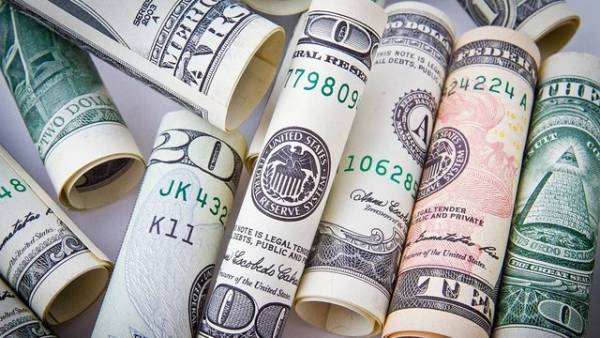 Національний банк України за минулий тиждень знову вклав понад мільярд доларів, це вже п’ятий раз за останні шість тижнів.