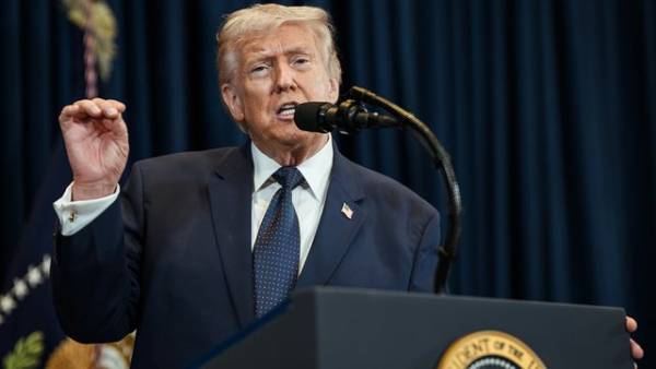 Трамп: За кожне судно США, атаковане Іраном у Ормузькій протоці, тепер буде бомбардуватися міст або електростанція на іранській території.