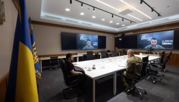 Володимир Зеленський провів розмову з командирами корпусів, що обороняють найгарячіші ділянки фронту.