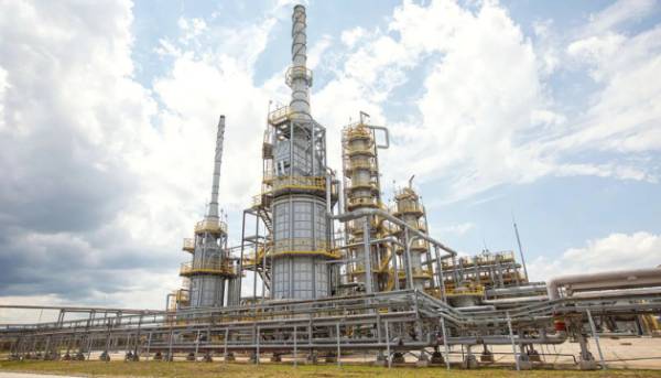 Переробка нафти в Росії досягла найнижчого рівня за останні 21 рік – Bloomberg