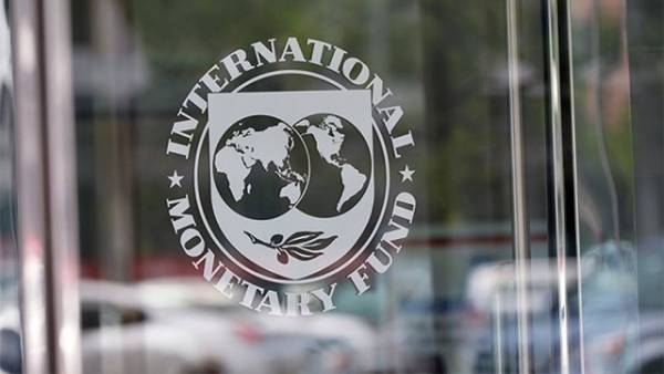 Колишні посадовці та фахівці звернулися до МВФ із закликом не наполягати на скасуванні поправок стосовно PEP.