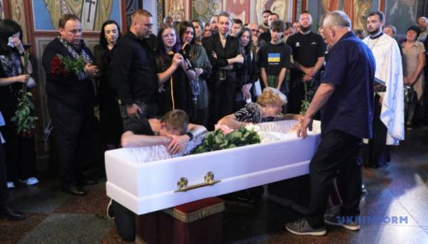 На згадку про Валентину Савіцьку. “Бажаю, аби кожен усвідомив, ким була моя Валя”