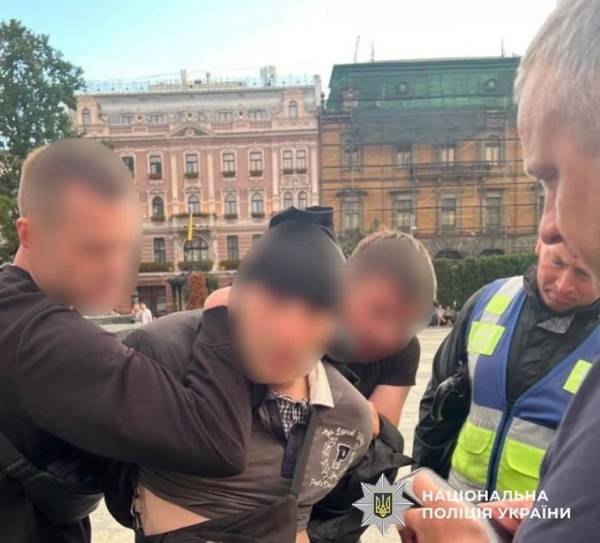 Львівський мітинг: Невідомий з ножем хотів атакувати громадян