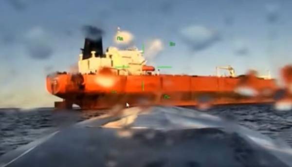 Чорноморські води стали свідками ураження ще двох танкерів російського тіньового флоту морськими дронами СБУ.