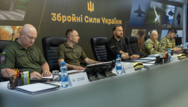 Хмара презентував вищому командуванню Генштабу Драпатого та Скибюка.