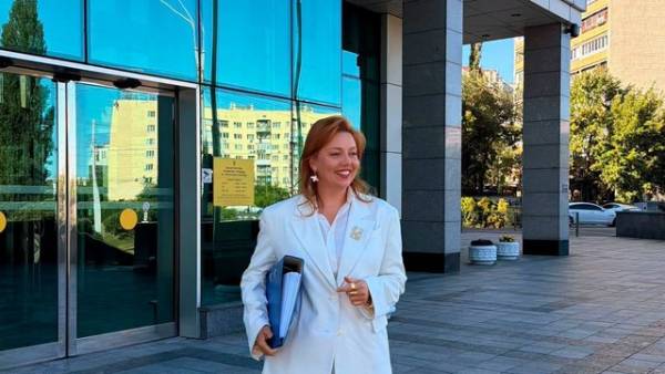 Перша заступниця очільника міністерства розвитку громад та територій Олена Шкрум написала заяву про звільнення за власним бажанням.