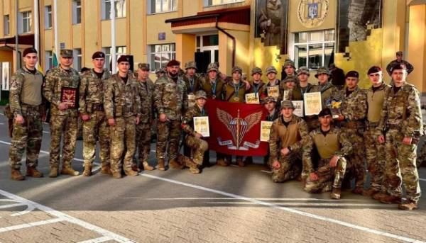 Патріотичні почуття не виникають за один урок.