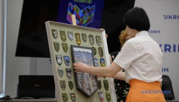 Рекорд України: найбільший вишитий шеврон “Битва за Київ” внесено до реєстру.