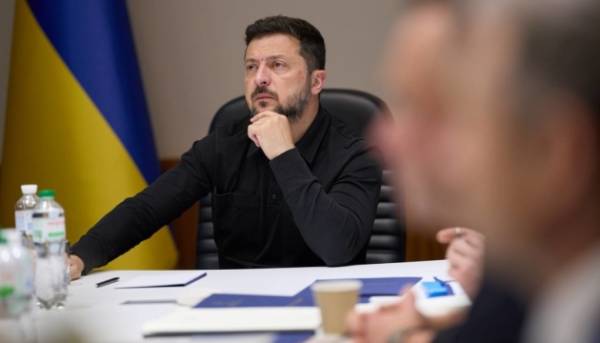 Зеленський провів спеціальне засідання Ставки за участю командирів корпусів та виробників зброї