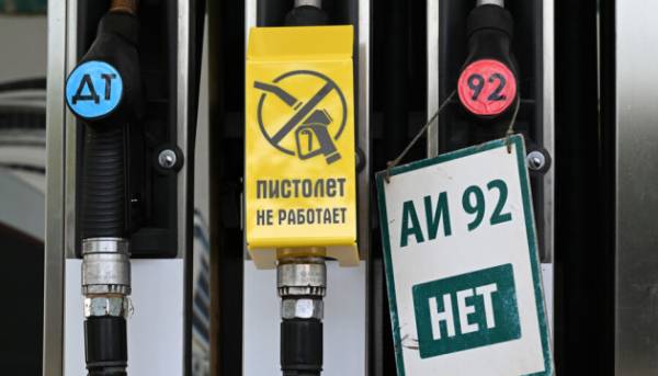 Російський уряд вперше повідомив про нестачу бензину через атаки з боку України