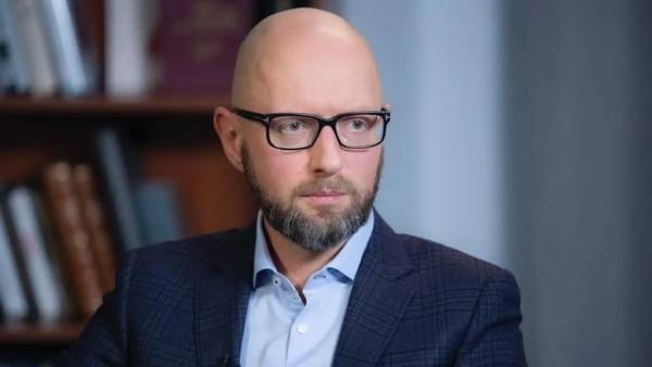 Відставка британського прем’єра не вплине на допомогу Україні, переконаний Яценюк